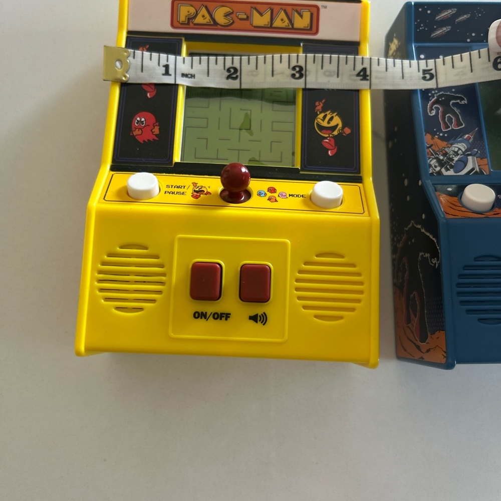 Pac-Man and Space Invaders Handheld Arcade Games - Picture 4 of 5